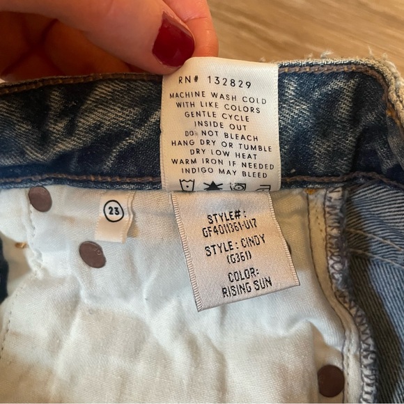 GRLFRND Cindy Rising Sun Floral Embroidered Cut Off Shorts size 23 - Picture 11 of 17